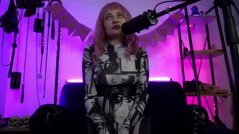 Lily Goddess online show from April 8, 11:30 pm