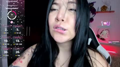 Snapshot of daahanna_ chatting on October 20, 1:43 am Ailyn online show from October 20, 1:43 am
