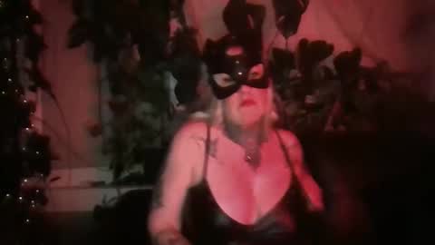 daddiesnaughtygirl85 online show from March 18, 4:40 am