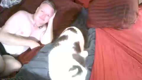 Snapshot of daddycubbyhubby chatting on October 14, 4:04 am Daddy online show from October 14, 4:04 am