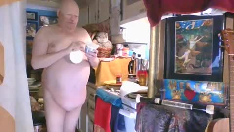 Snapshot of daddycubbyhubby chatting on February 18, 12:05 am Daddy online show from February 18, 12:05 am