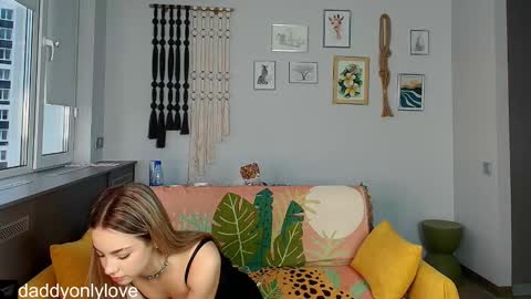 Zoe online show from October 6, 9:54 pm