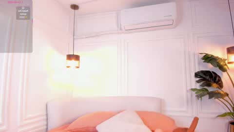 dafne_hillss online show from March 19, 11:15 am