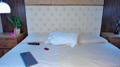Snapshot of dafne_hillss chatting on September 19, 4:11 pm dafne_hillss online show from September 19, 4:11 pm