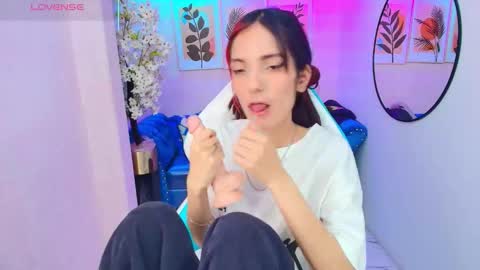 dafne huges online show from November 5, 7:38 pm