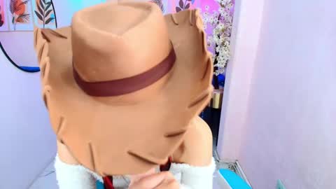 dafne huges online show from September 12, 7:49 pm