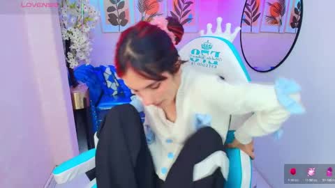 dafne huges online show from November 4, 7:37 pm