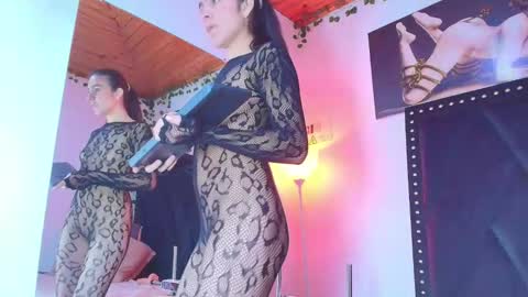 dafne_quenn online show from November 25, 1:43 pm