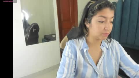 Dahiana  online show from April 14, 12:30 pm