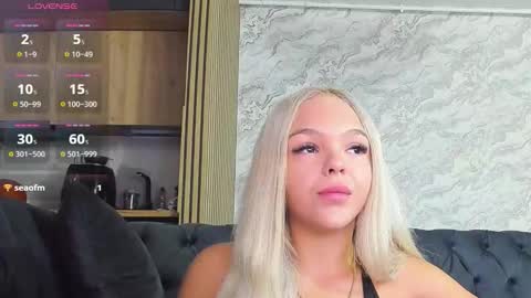 DaIsy Abby online show from October 18, 7:45 am