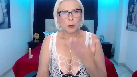 Snapshot of dakota_daprinski chatting on September 22, 11:42 pm Dakota online show from September 22, 11:42 pm