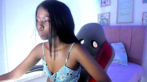 Snapshot of dakota_evans18 chatting on October 5, 3:15 am DAKOTA online show from October 5, 3:15 am