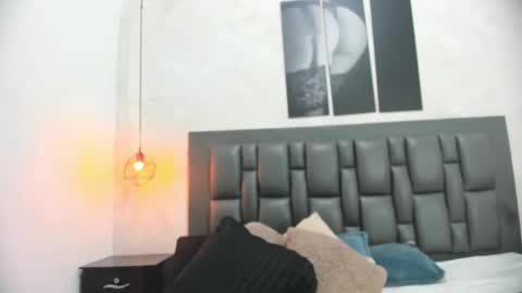 Dakota  online show from September 30, 1:54 pm