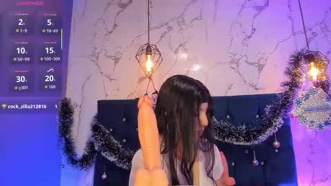 dakotaa_johnson online show from December 4, 7:24 pm