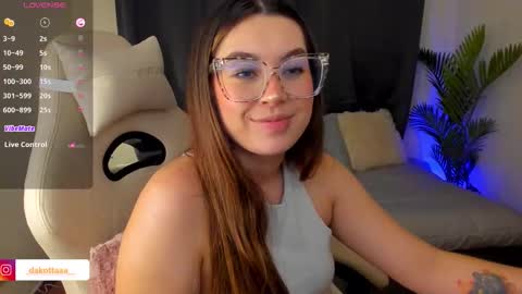 dakottaa__ online show from October 29, 12:34 am