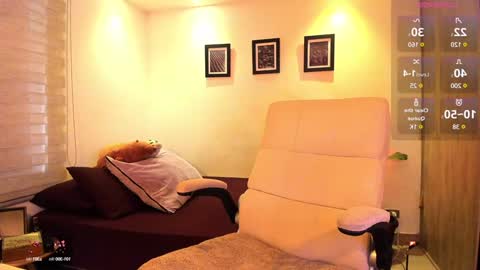 Almendra online show from December 14, 2:21 pm