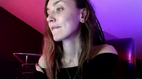 Snapshot of dalia_peach chatting on January 22, 1:21 pm Dalia online show from January 22, 1:21 pm