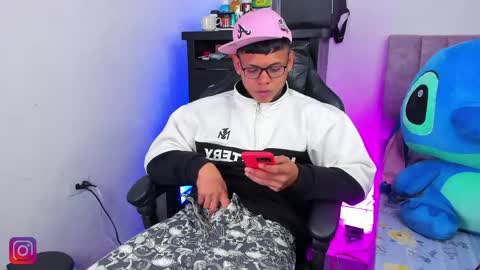 damar_felipe online show from May 4, 8:59 pm