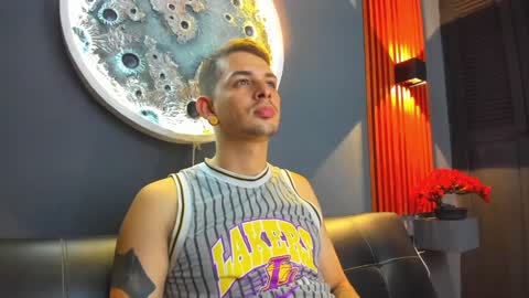 Damian Oliver online show from December 17, 7:07 am