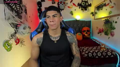 Snapshot of damian_latinxxx chatting on October 18, 4:05 am Damian online show from October 18, 4:05 am