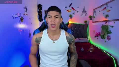 Snapshot of damian_latinxxx chatting on October 6, 3:13 am Damian online show from October 6, 3:13 am