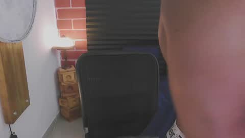 instagram damiannreed. online show from February 17, 7:12 pm