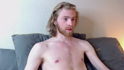 Snapshot of damien_diamond chatting on December 17, 6:31 pm damien_diamond online show from December 17, 6:31 pm