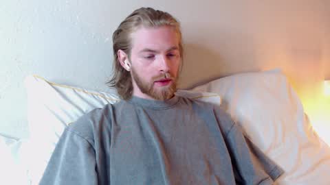 Snapshot of damien_diamond chatting on December 9, 2:45 am damien_diamond online show from December 9, 2:45 am