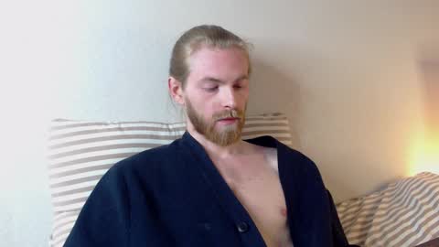 Snapshot of damien_diamond chatting on February 25, 4:46 am damien_diamond online show from February 25, 4:46 am