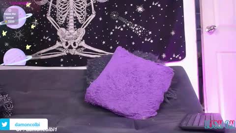 Snapshot of damoncolbi chatting on October 15, 1:42 am damoncolbi online show from October 15, 1:42 am