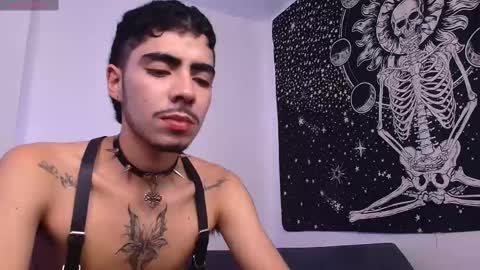 Snapshot of damoncolbi chatting on March 8, 9:51 pm damoncolbi online show from March 8, 9:51 pm