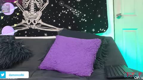 Snapshot of damoncolbi chatting on September 17, 1:20 am damoncolbi online show from September 17, 1:20 am