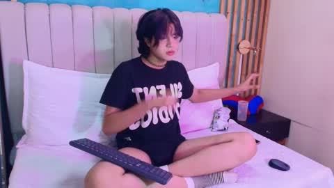 D A N online show from April 27, 7:00 pm