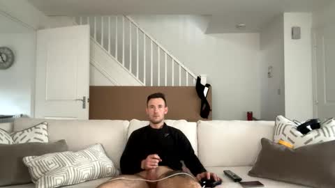 dandg_ online show from February 6, 4:58 pm