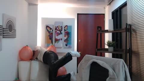 Snapshot of dangel_noir6 chatting on October 20, 11:15 am Veronica online show from October 20, 11:15 am