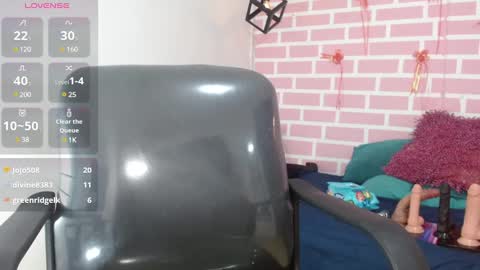 Snapshot of dani_lue chatting on March 1, 6:11 pm dani_lue online show from March 1, 6:11 pm