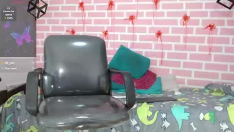 Snapshot of dani_lue chatting on February 21, 5:20 pm dani_lue online show from February 21, 5:20 pm