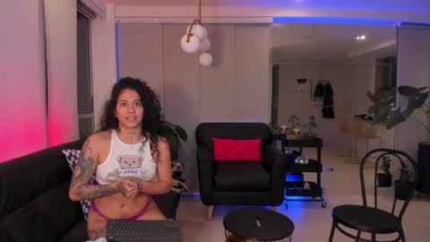 Snapshot of daniela_arenas chatting on February 25, 2:58 am daniela_arenas online show from February 25, 2:58 am