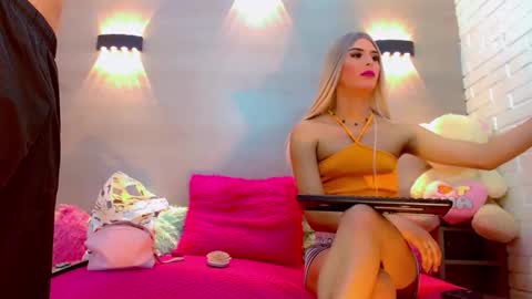 daniela_pink_ online show from December 2, 8:07 pm