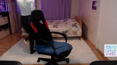 Daniela Cooper online show from April 8, 5:05 pm