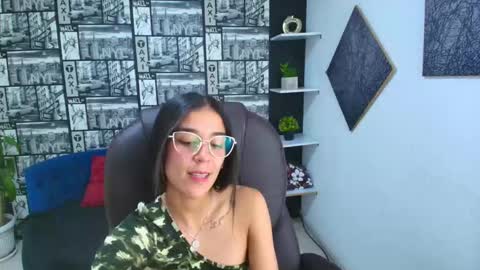 Snapshot of danielamonroe chatting on October 11, 8:45 pm danielamonroe online show from October 11, 8:45 pm