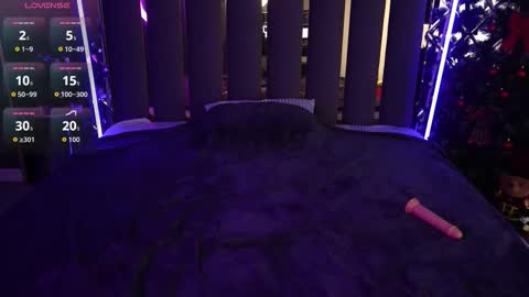 danielareign online show from December 17, 2:35 pm