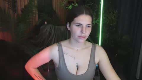 danielareign online show from November 11, 2:08 pm