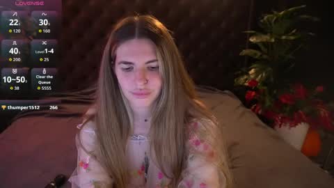 danielareign online show from April 15, 1:47 pm