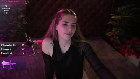 danielareign online show from April 2, 2:02 pm