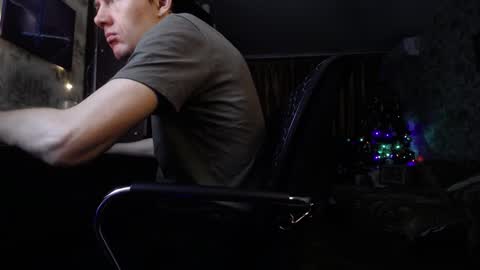 Snapshot of danielgraysoon chatting on January 13, 12:56 pm Daniel Grayson online show from January 13, 12:56 pm