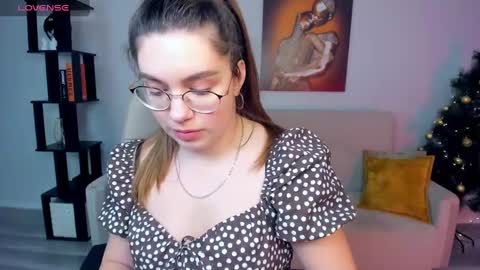Snapshot of daniellasweet20 chatting on December 21, 9:55 am Daniella online show from December 21, 9:55 am