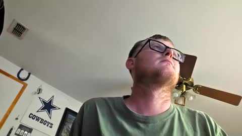 Snapshot of danielp_mod_cb chatting on September 10, 10:00 pm Daniel y. online show from September 10, 10:00 pm