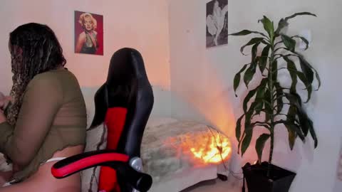 Snapshot of danii_jimenez chatting on October 9, 9:53 pm Daniela online show from October 9, 9:53 pm