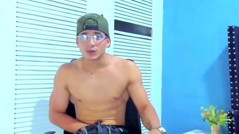 Snapshot of danii_scot chatting on February 15, 4:03 am Dani online show from February 15, 4:03 am